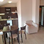 Banderitsa With Kitchen Lägenhetshotell